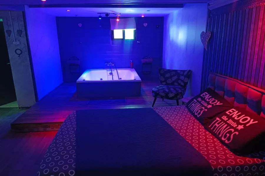 חדרים לפי שעה בכרמיאל והסביבה, חדר עם ג'קוזי